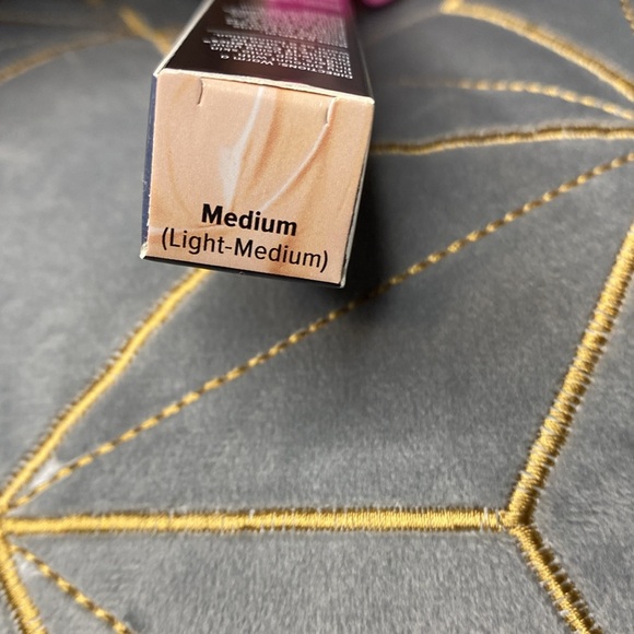 It’s Cosmetics bye bye under eye Waterproof concealer medium (light-medium) - Picture 2 of 6